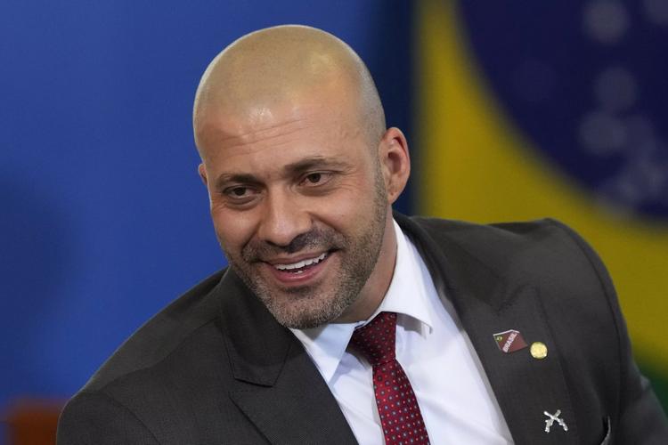 Moraes cobra explicação de Daniel Silveira sobre vídeo com senador; defesa diz que gravação não descumpre determinações do STF