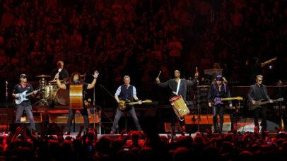 Turnê de Bruce Springsteen é um renascimento americano que triunfa onde os democratas falham