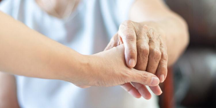 Morbo di Parkinson, l'importanza di scoprirlo in tempo: la diagnosi precoce e la forza di non arrendersi