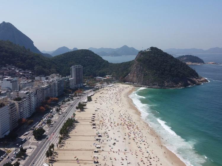 Na expectativa para projeto contra exploração irregular de comércio na orla, cariocas destacam insegurança