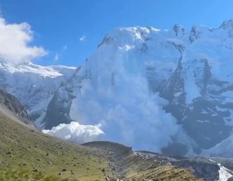 VÍDEO mostra avalanche que matou 11 alpinistas em montanha da Rússia