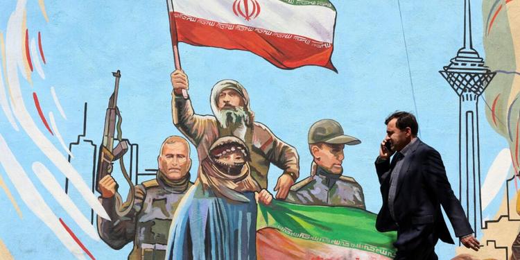 Trump: «Domani la firma con l'Iran, poi Hormuz aperto a tutti». I Pasdaran smentiscono: «Non avverrà»