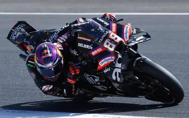 MotoGP, a Le Mans è dominio Aprilia. Trionfo di Martin, Bezzecchi secondo