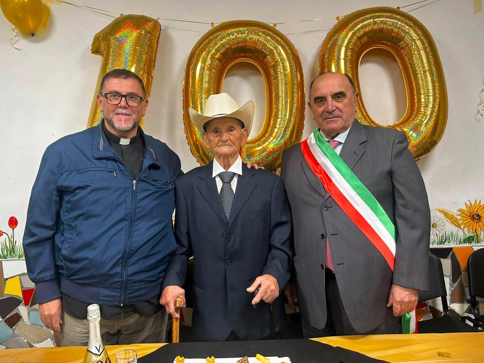Postiglione festeggia i 100 anni di Guerino Manzo: un secolo di storia