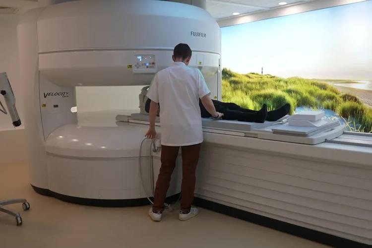 "Avant, c'était comme entrer dans un cercueil" : une nouvelle IRM à champ ouvert change la vie des patients, c'est la seule des Hauts-de-France