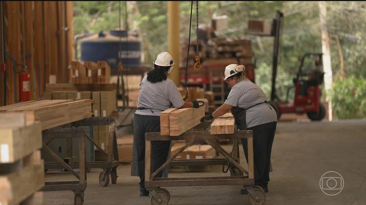 Representantes de setores atingidos pela nova tarifa de 25% reagem à decisão americana