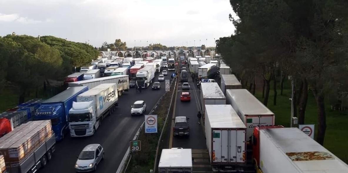 Tragedia sull’A1 a Caserta Sud: camionista di Marano travolto e ucciso durante lo sciopero