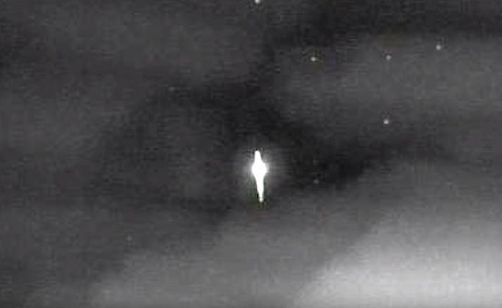 VÍDEO: Objeto luminoso é registrado no céu por observatório do RS