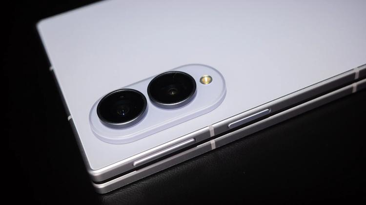 the camera array on galaxy z fold 8