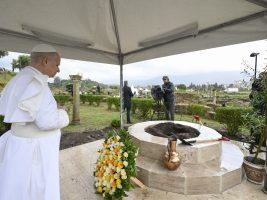 Papa in Algeria: “il cuore di Dio è straziato dalle guerre”