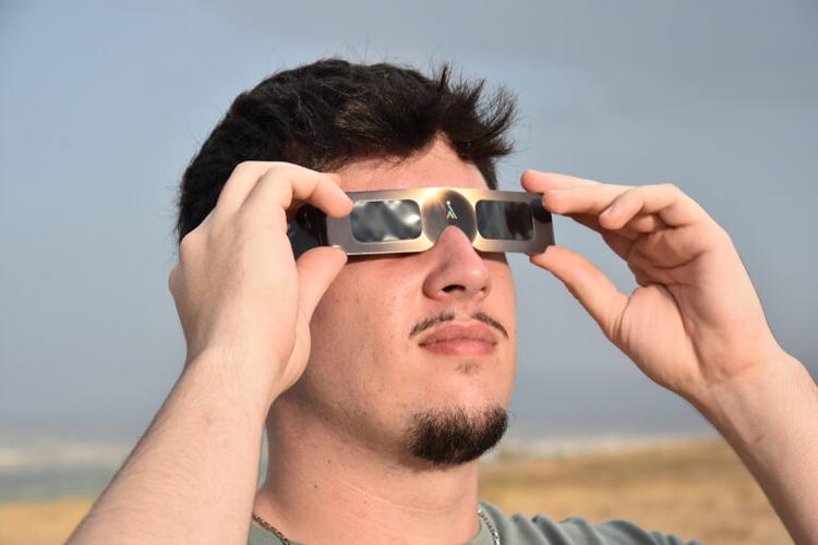 Baza vivió con emoción y tranquilidad el eclipse solar del 12 de agosto