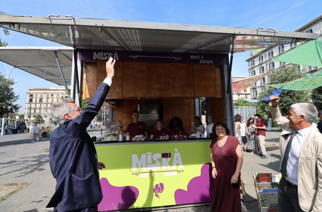 Napoli, piazza Garibaldi cambia volto: inaugurati i 6 chioschi nell’ambito del progetto “Bella Piazza”