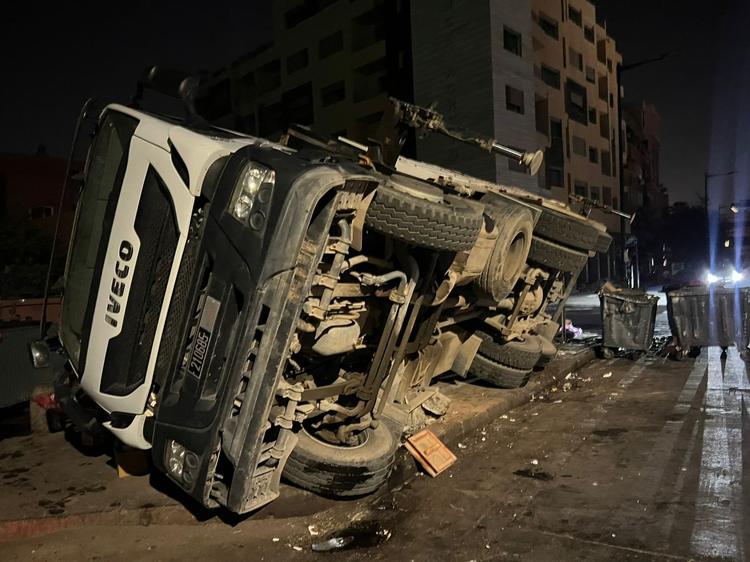 انقلاب شاحنة كبيرة يستنفر المصالح المختصة بقلب جليز بمراكش