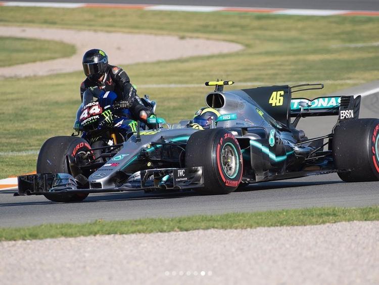 Hamilton propõe fim de semana conjunto com F1 e MotoGP: "Épico"