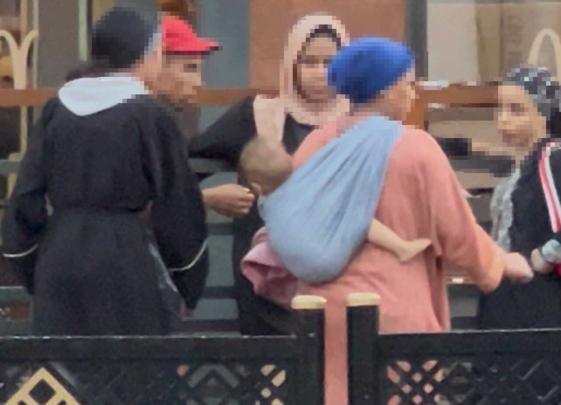 ممتهنات تسول ومدمنو مخدرات يزرعون الرعب في محيط مطعم شهير بمراكش