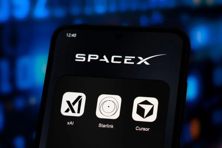 Obnubilée par les milliards promis par l’orbite terrestre, SpaceX tourne le dos à l’exploration spatiale