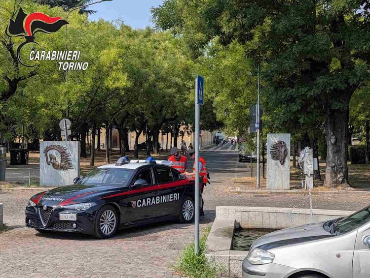 PINO TORINESE – Incendia l’appartamento con i genitori dentro; intossicati i residenti dell’alloggio sottostante