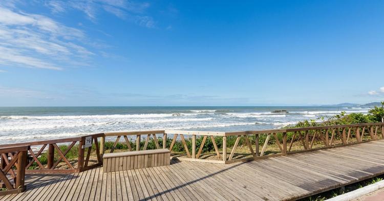 Homem é encontrado morto na faixa de areia em Navegantes; chave de carro e celular estavam ao lado