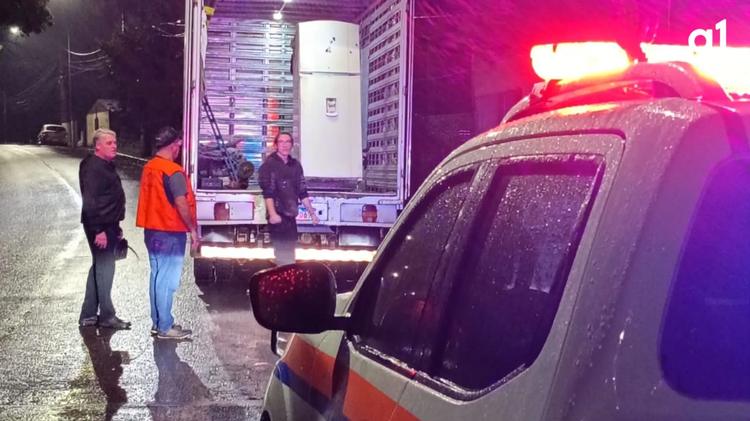 Chuva no RS: rios atingem cota de inundação e famílias são retiradas de áreas de risco