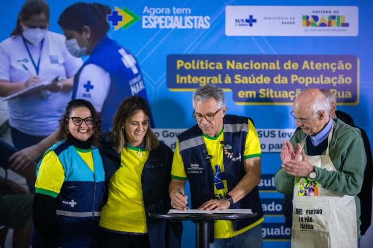 Ministro da Saúde lança em SP política para população em situação de rua