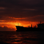 미군, 이란 화물선 함포 사격 후 나포…중동 긴장 고조