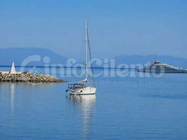 Agropoli: in rada arrivano i super yacht Emerald Sakara e Checkmate