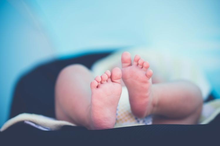 Criação de bebês com DNA modificado provoca debate sobre riscos e limites da ciência