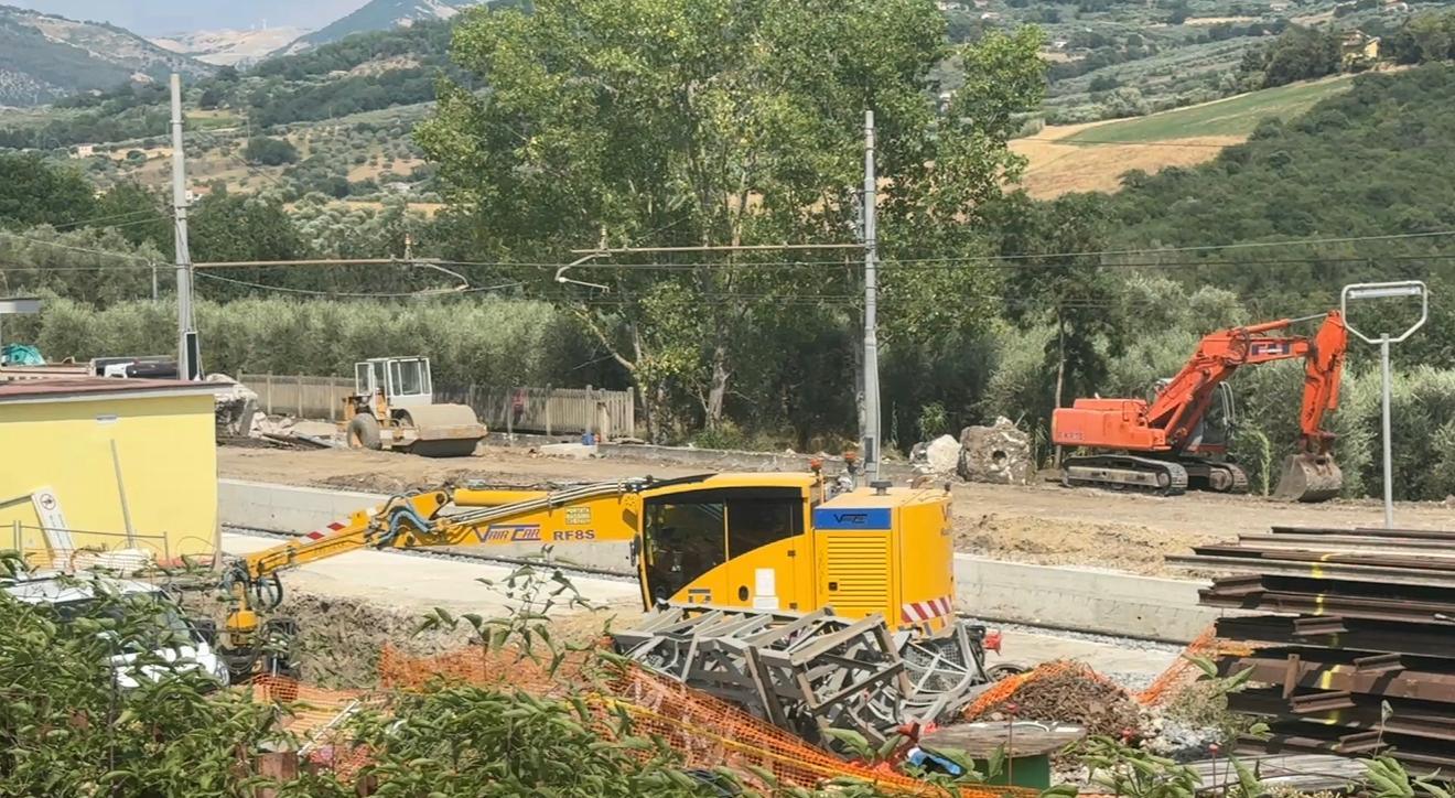 Linea Battipaglia-Potenza, addio alle fermate a Buccino: esplode la protesta dei pendolari