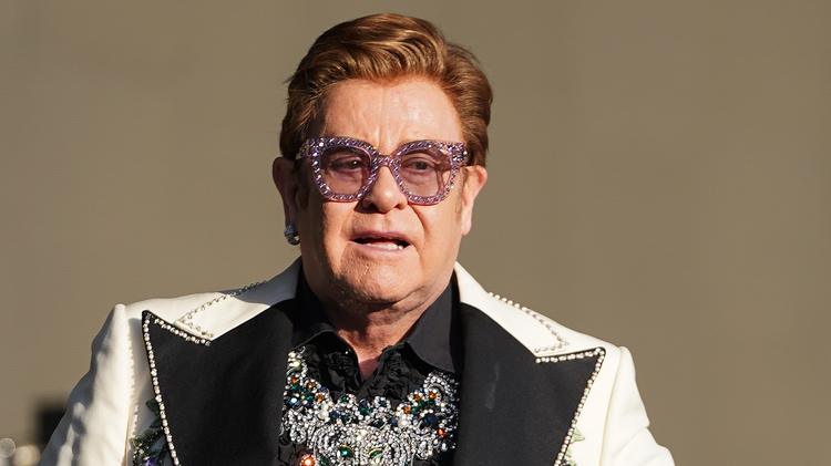 “Se eu não fizer música, estou morto”: Elton John detalha novo disco gravado após infecção ocular