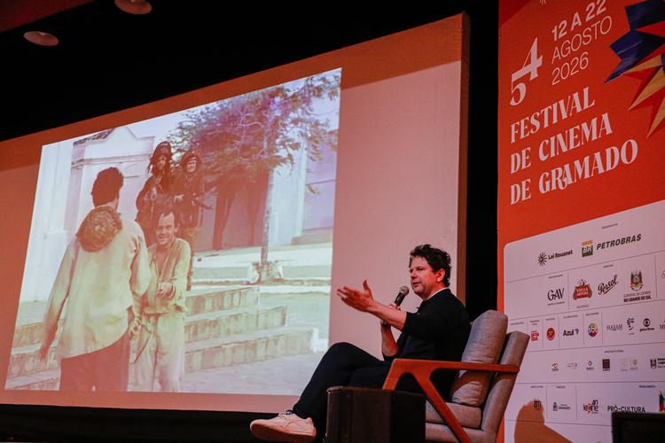 Selton Mello recebe Kikito de Cristal no Festival de Cinema de Gramado