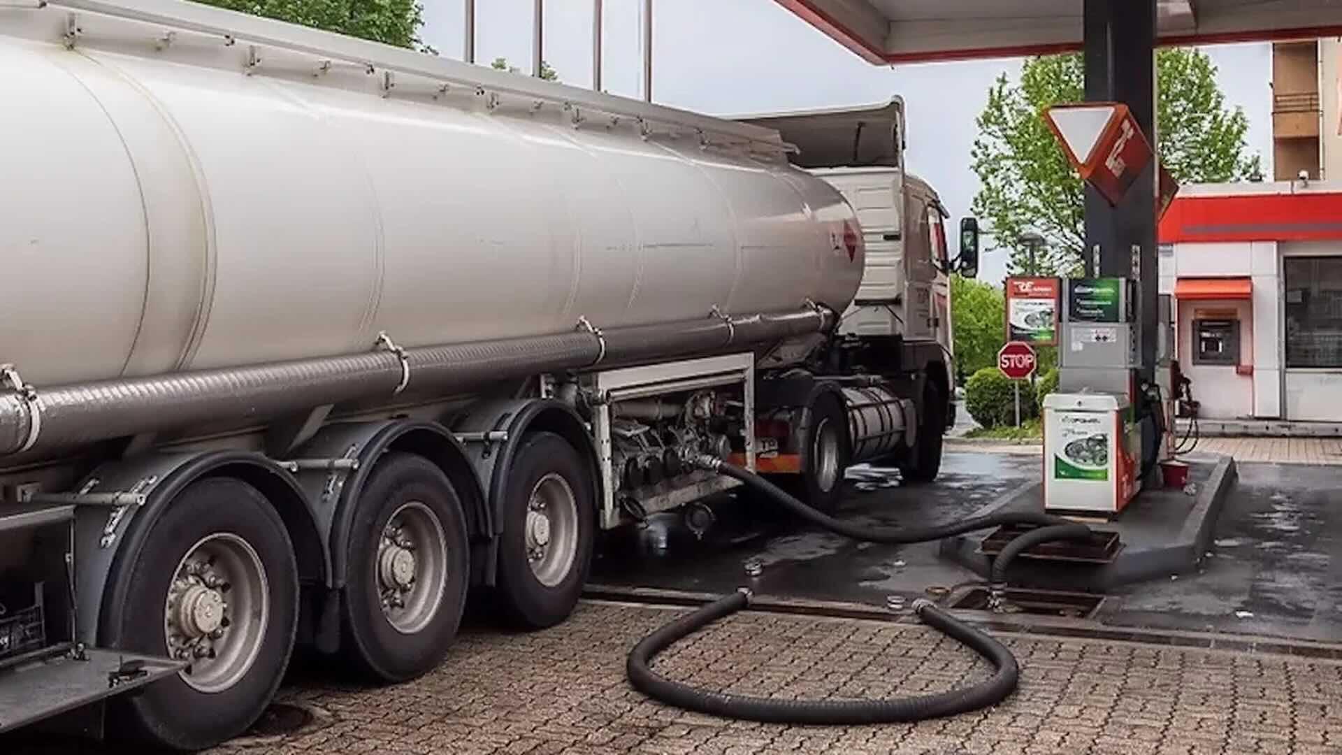 Sciopero camionisti in Campania, rimossi i blocchi: ripartono rifornimenti di carburante