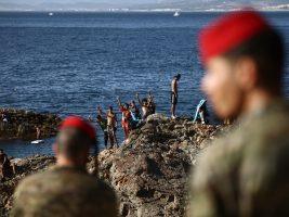 Migranti a Ceuta. Mons. Emilio Rocha (Tangeri): “Non muri, ma vie legali per i giovani”
