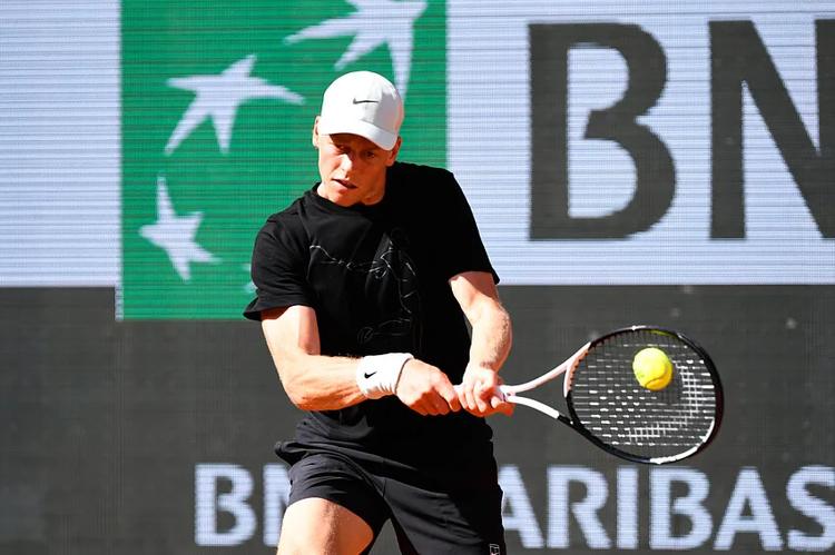 Roland-Garros (H) : Sinner débute par une victoire contre Tabur