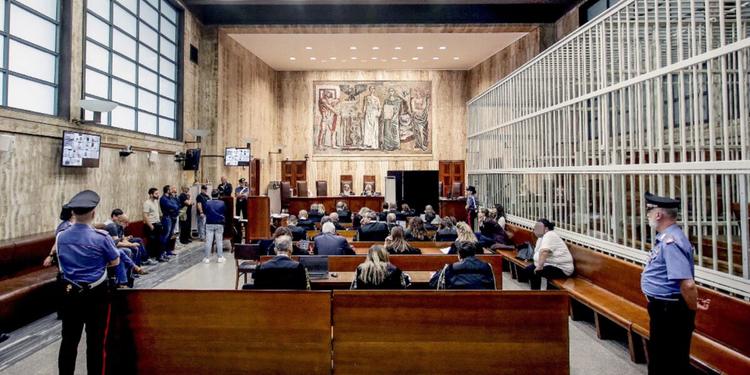 "Volevo sparare a un carabiniere ma il boss disse no", la rivelazione al maxi processo Hydra sull'alleanza tra Cosa Nostra, 'ndrangheta e camorra