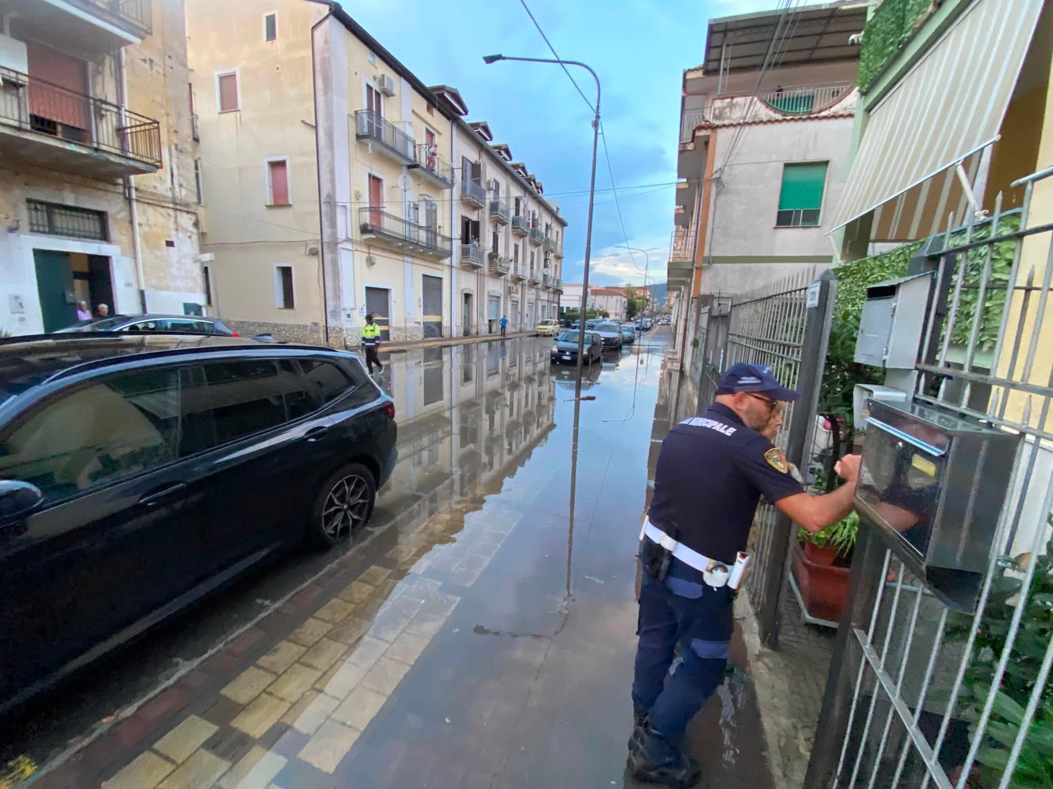 Maltempo nel Salernitano: tromba d’aria, soccorsi in mare e allagamenti a Faiano