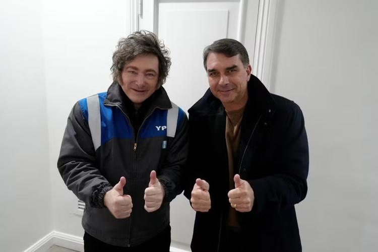Milei diz que viajará ao Brasil para apoiar a candidatura de Flávio Bolsonaro