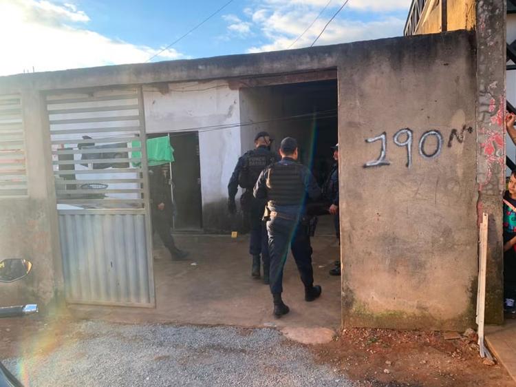 Suspeito de assalto morre e outro fica ferido após perseguição policial no Acre