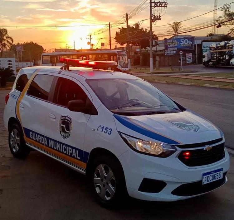 Três adolescentes são apreendidos após assaltar posto de combustíveis com arma falsa em Botucatu
