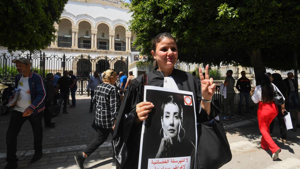 En Tunisie, le retour de "l'autocensure" face à "la crainte de la dénonciation et de l'arrestation"