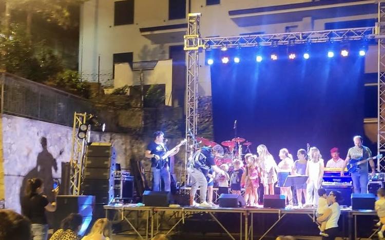 🎶✨ Una serata di musica, festa e condivisione! Ieri sera ad Altavilla abbiamo vissuto una bellissima serata con i Punto...
