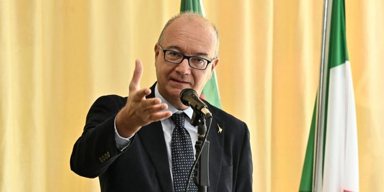 Busta con proiettile e minacce per Valditara: recapitata al Ministero. Meloni: «Vili atti intimidatori»