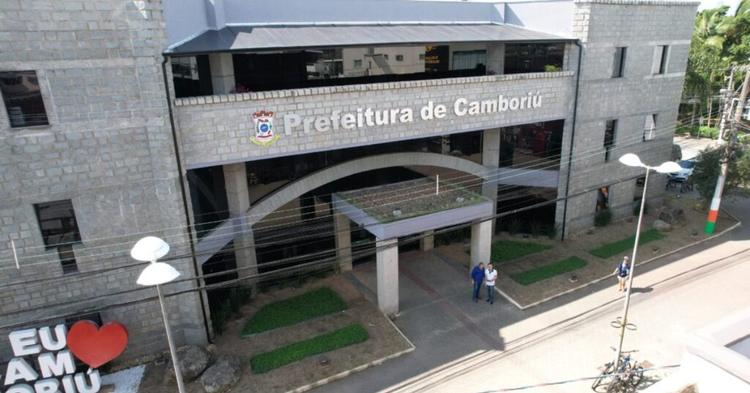 Prefeitura de Camboriú investiga furto de aparelhos de ar-condicionado em almoxarifado