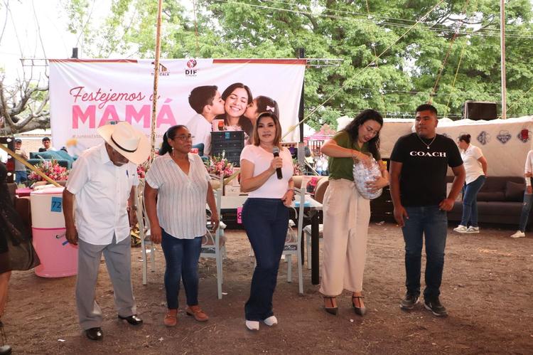 ¡Festejan a lo grande! Rosbelia Benítez consiente a las mamás de Tetecala