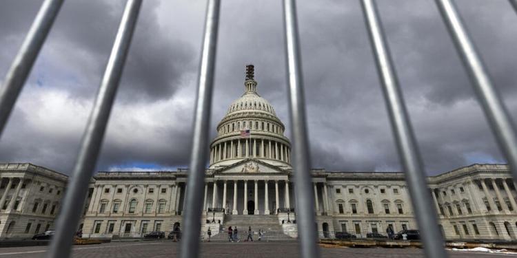 Lo scandalo sessuale affonda due deputati, trema il Congresso Usa: Swalwell e Gonzales si dimettono. Traballa la maggioranza repubblicana alla Camera