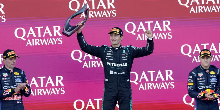 GP Azerbaijan, l'Italia non c'è. Russell vince davanti a Verstappen e Hadjar. Antonelli quinto, Ferrari fuori dal podio