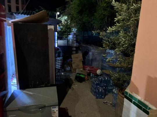 كشك يحتل الرصيف في غياب تحرك لسلطات جليز بمراكش
