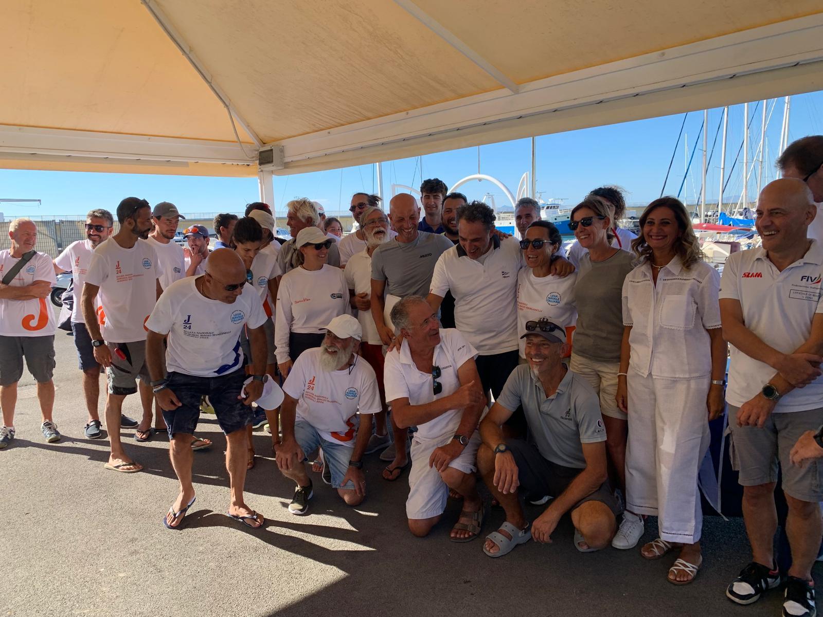 Vela, Tris di Jebedee al Memorial Manganelli ad Agropoli: gli U25 dominano la tappa J24