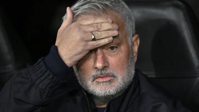 Barcelona rebate Mourinho: "Estranho é meter um dedo no olho de alguém"