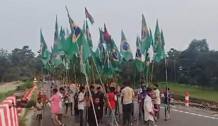 Moradores de Bangladesh vão às ruas em festa com bandeiras do Brasil e homenagens a Neymar