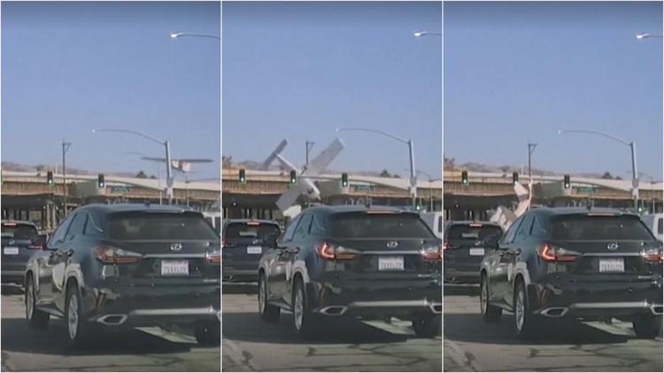 VÍDEO mostra avião caindo em rua movimentada nos EUA; passageiros sobrevivem